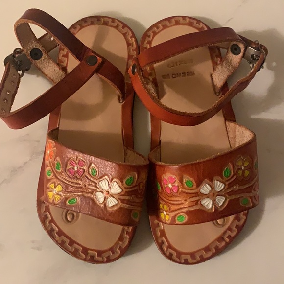 Cute little girls Sandals - Picture 3 of 6